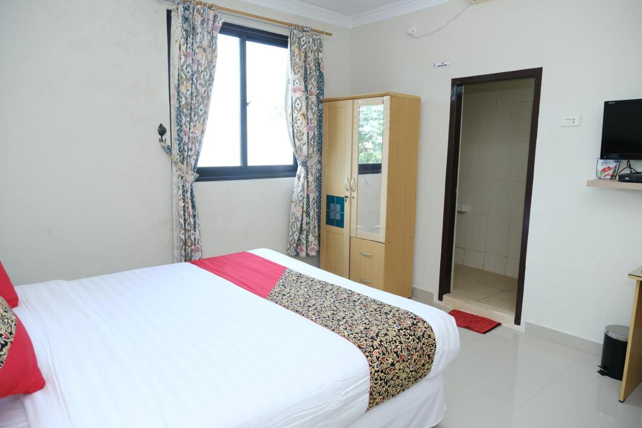 Joyful Hotel Tanjung Pandan Ngoại thất bức ảnh